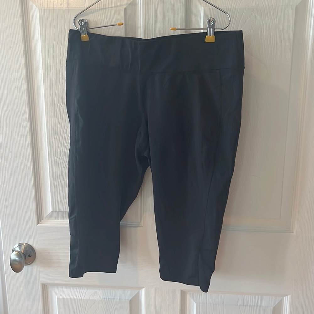 Lucy Black Powermax Crop Yoga Leggings